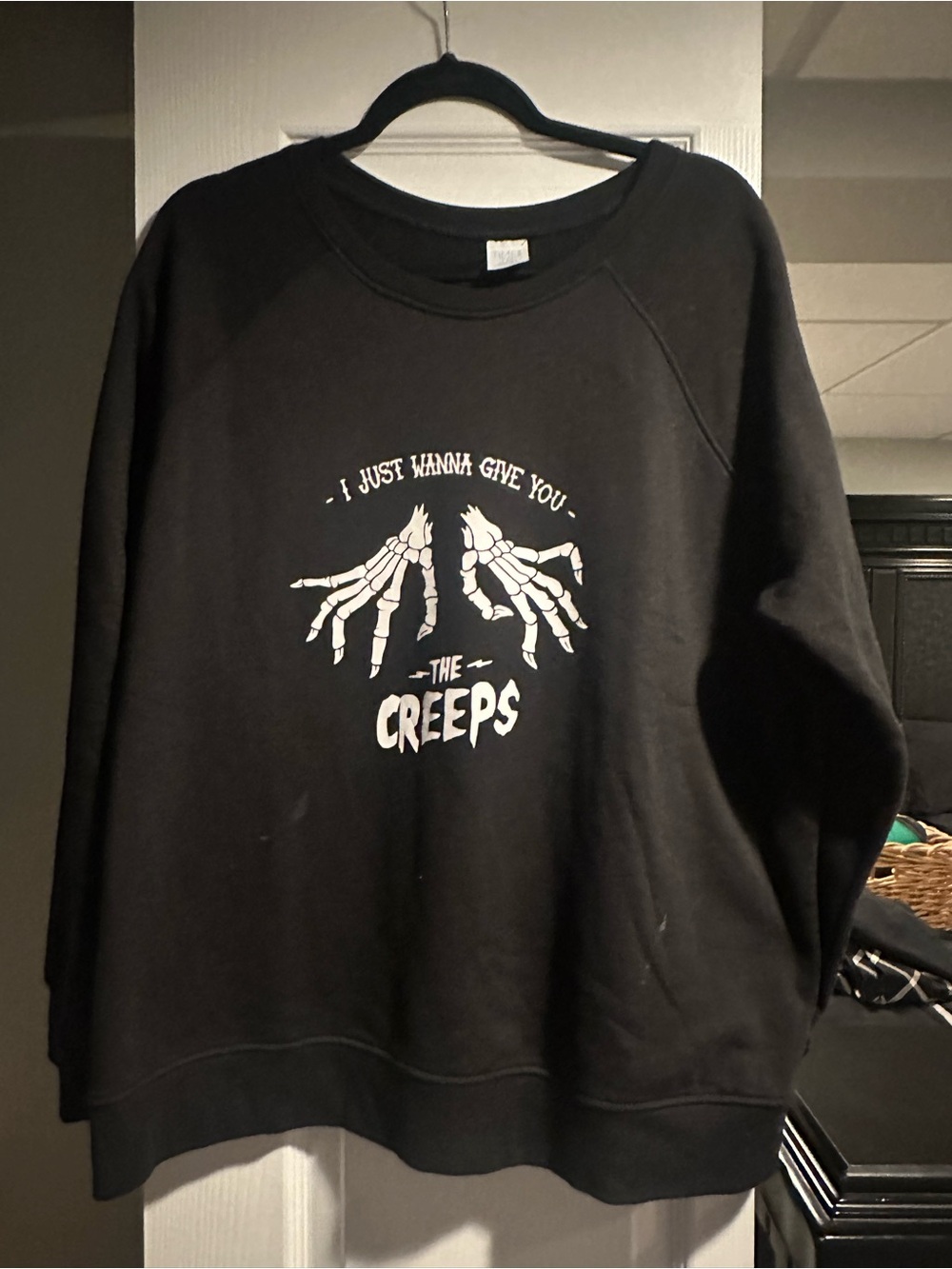 Women’s crewneck